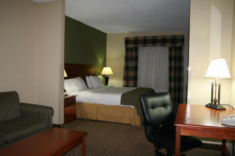 Holiday Inn Express Hotel & Suites Greenwood Main image